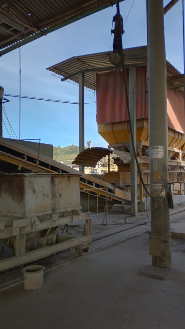 CENTRAL DE CONCRETO CIBI 750L - COMPLETA COM BAIAS DE AGREGADOS E CORREIAS TRANSPORTADORAS