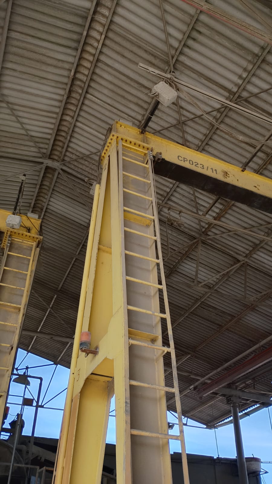 04 PORTICOS DE VIGA COM TALHA DE 5TON