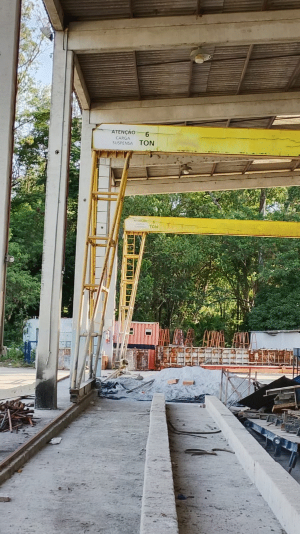 2 PÓRTICOS COM TALHA DE 06TON